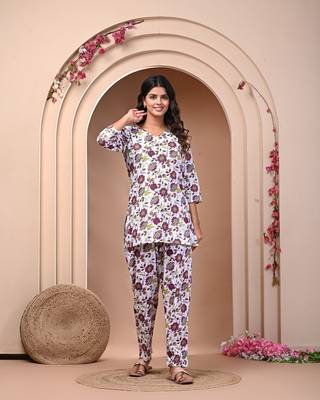 White floral printed cotton kurta set(set of 2) 2
