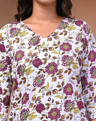 White floral printed cotton kurta set(set of 2) 5