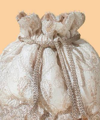 Off white chaand potli bag 4