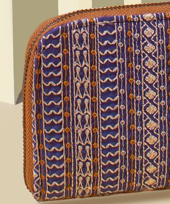 Navy herringbone embroidered wallet 3