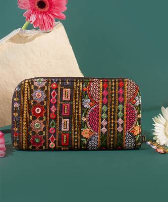 Black rafia embroidered wallet 1