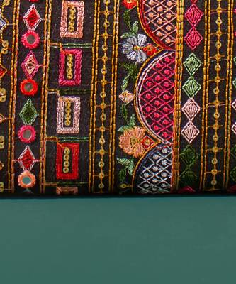 Black rafia embroidered wallet 3