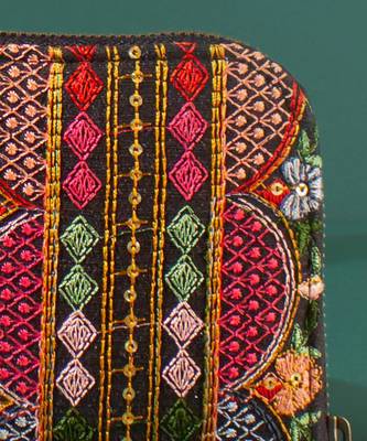 Black rafia embroidered wallet 4
