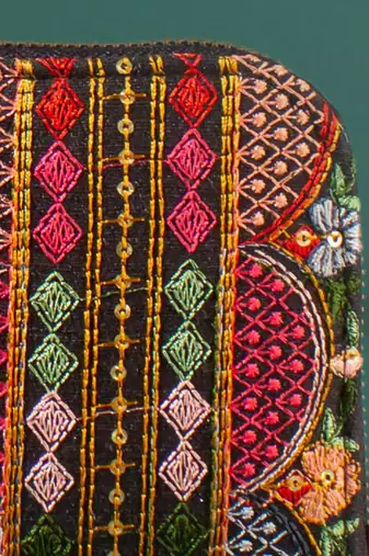 Black rafia embroidered wallet