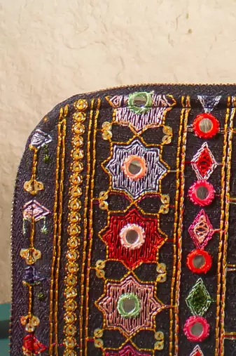 Black rafia embroidered wallet