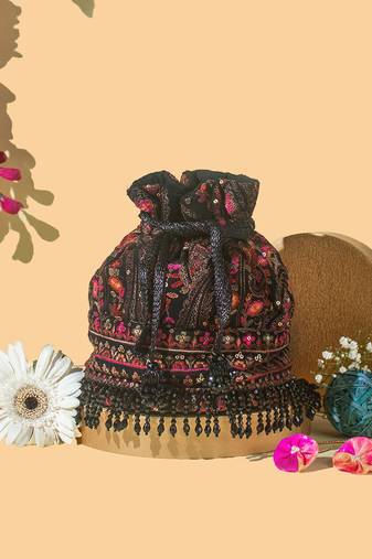Black rumi potli bag