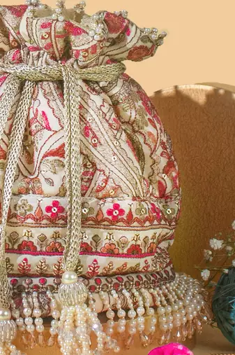 Off white rumi potli bag