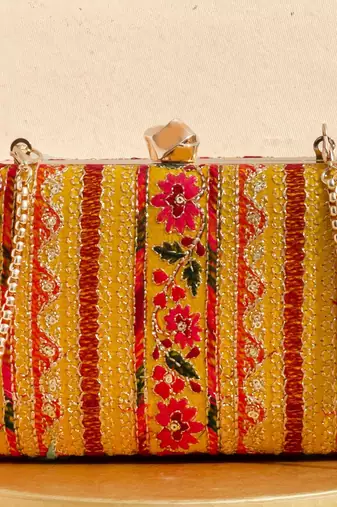 Mustard zuri box clutch