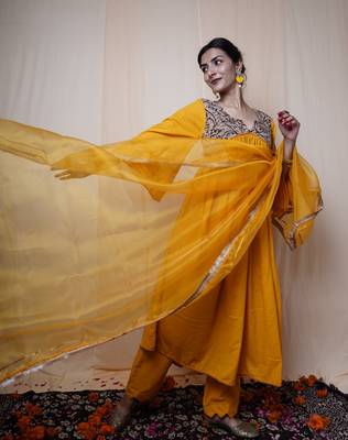 Mustard Printed Cotton Kurti Pant Dupatta 4