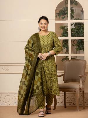  cotton green kantha work plus size kurta dupatta pant set 1