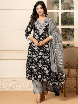  black embroidered kurta dupatta set 1