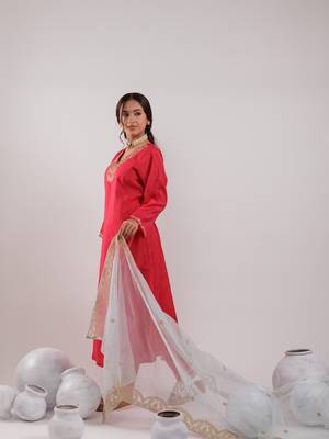  fuchsia silk embroidered kurta dupatta set 2