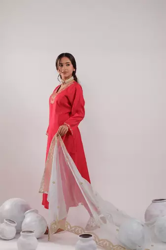  fuchsia silk embroidered kurta dupatta set