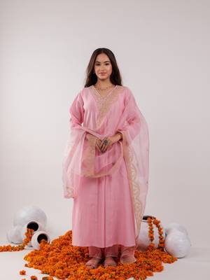  pink silk embroidered kurta dupatta set 1