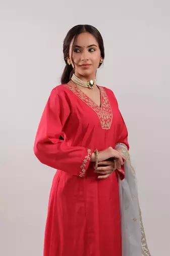  fuchsia silk embroidered kurta dupatta set