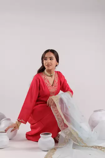  fuchsia silk embroidered kurta dupatta set