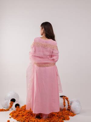  pink silk embroidered kurta dupatta set 3