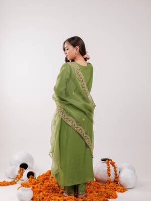  green silk embroidered kurta dupatta set 3
