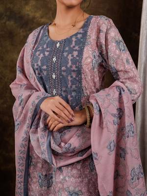  pink cotton schiffli floral print kurta dupatta set with lace detailing 4