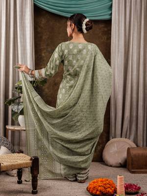 green ethnic motifs pure cotton kurta dupatta set with lace detailing 3