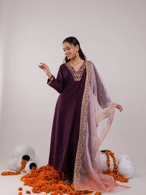  purple silk embroidered kurta dupatta set 1