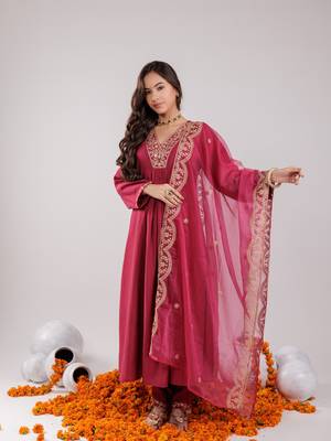  hot pink silk embroidered kurta dupatta set 1