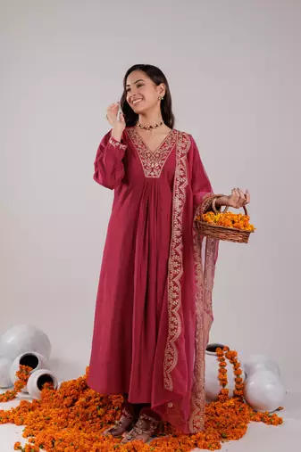  hot pink silk embroidered kurta dupatta set