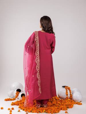  hot pink silk embroidered kurta dupatta set 3