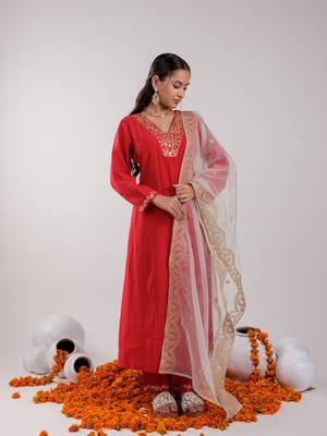  red silk embroidered kurta dupatta set 1
