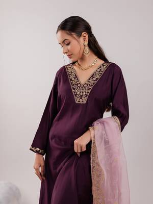  purple silk embroidered kurta dupatta set 5