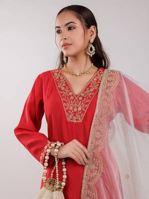  red silk embroidered kurta dupatta set 4