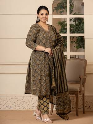  cotton olive ethnic motifs plus size kurta dupatta pant set 2