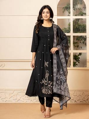 Yufta black embroidered a-line kurta dupatta pant set 1