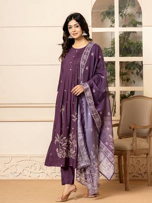 Yufta purple embroidered a-line kurta dupatta pant set 2