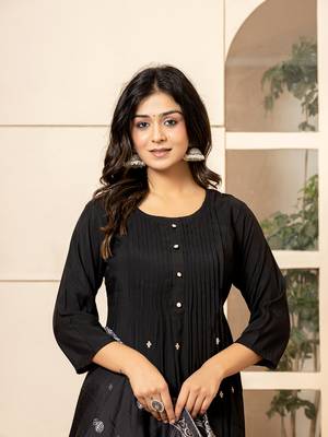Yufta black embroidered a-line kurta dupatta pant set 4