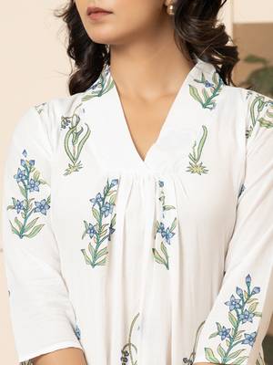  blue & white cotton floral print aline kurta 4