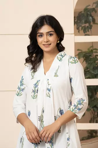  blue & white cotton floral print aline kurta