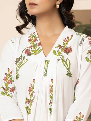  pink & white cotton floral print aline kurta 4