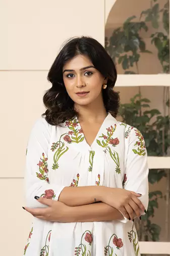  pink & white cotton floral print aline kurta