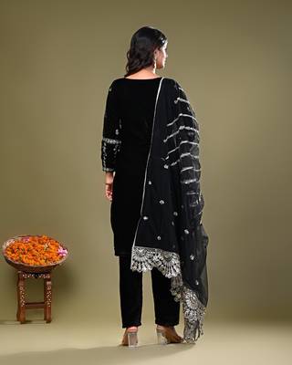 Black Velvet Kurta Set with Heavy Embroidery and Sequins 4