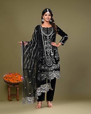 Black Velvet Kurta Set with Heavy Embroidery and Sequins 6