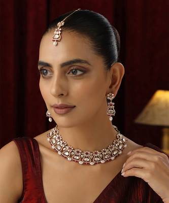 Green polki necklace set with maang tikka 1