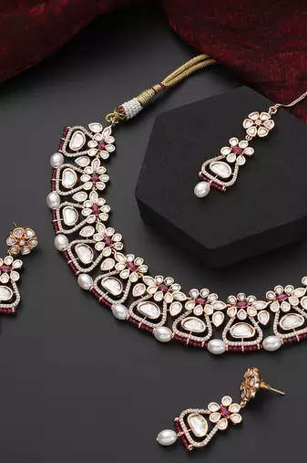 Green polki necklace set with maang tikka