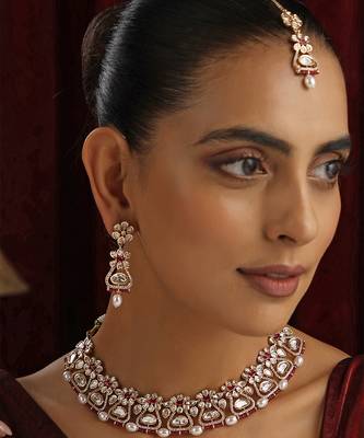Green polki necklace set with maang tikka 3