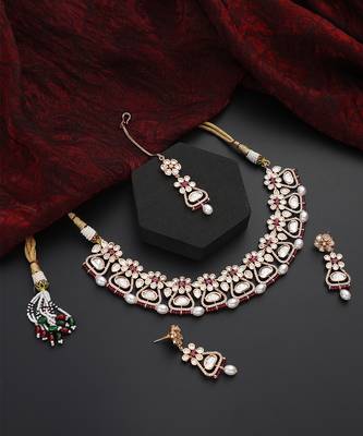 Green polki necklace set with maang tikka 4