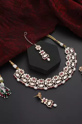 Green polki necklace set with maang tikka