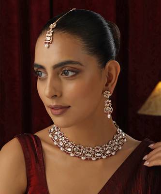 Green polki necklace set with maang tikka 5