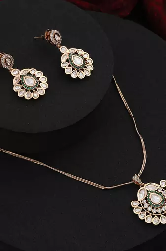 Green polki pendant necklace set