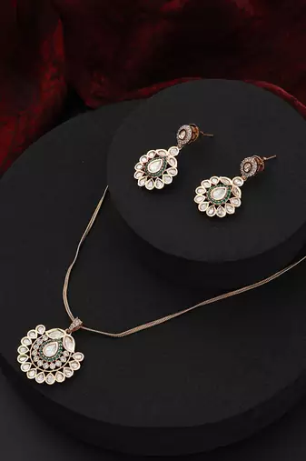 Green polki pendant necklace set
