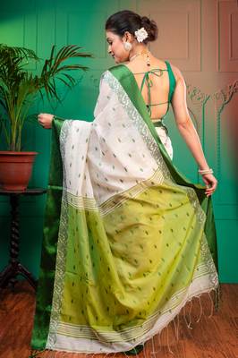 Offwhite handloom cotton saree with green velvet border and palluwith running blouse piece 3